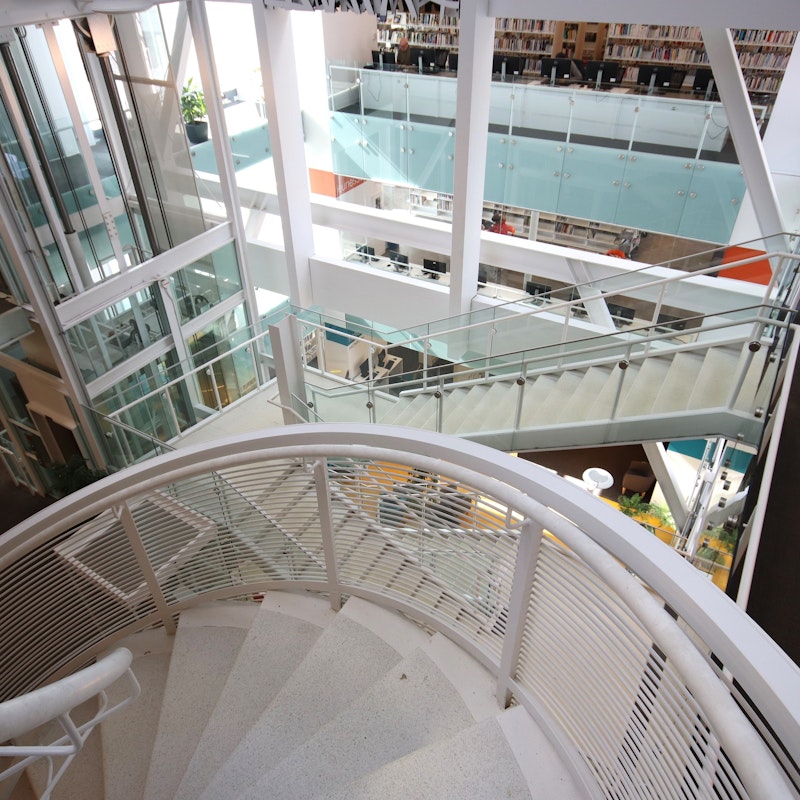 Monique Corriveau La bibliothèque Monique-Corriveau comme exemple de transformation d'un immeuble emblématique au coeur de Sainte-Foy