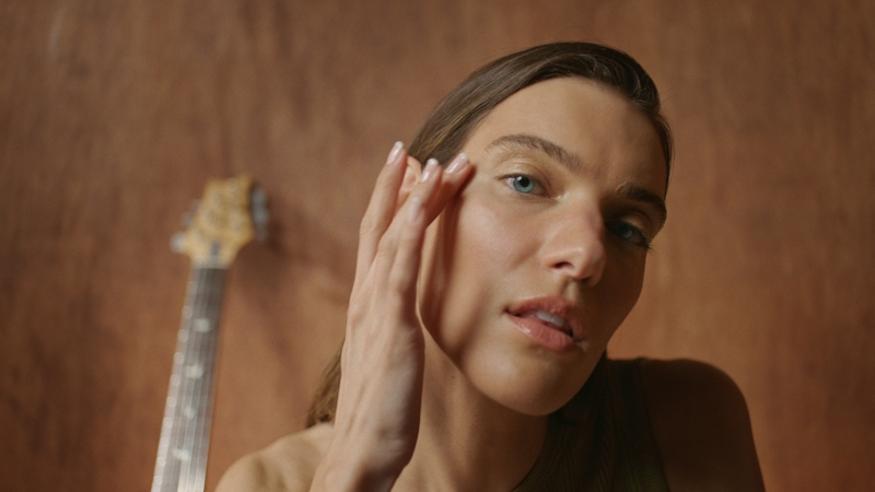 lorealCharlotte-stills-004