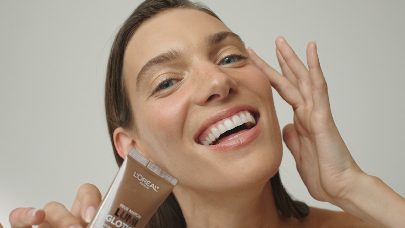 lorealCharlotte-stills-009